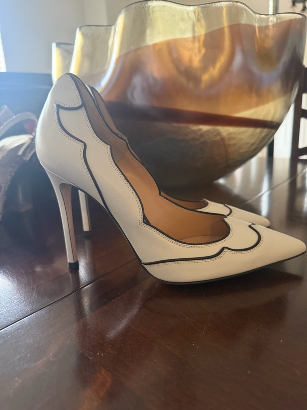Gianvito Rossi White Scalloped Pointed-Toe Pumps with Black Trim - Picture 2 of 12